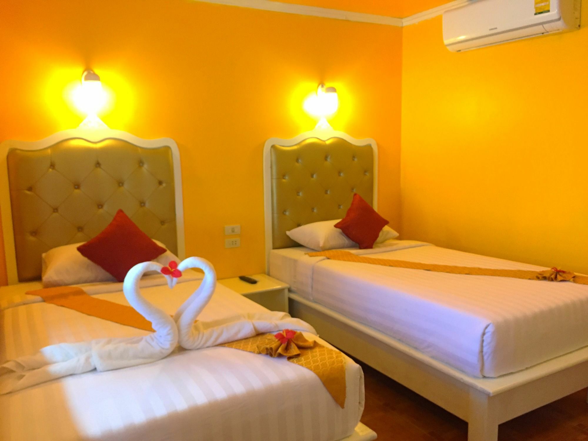 Phi Phi K House Hotel Bagian luar foto