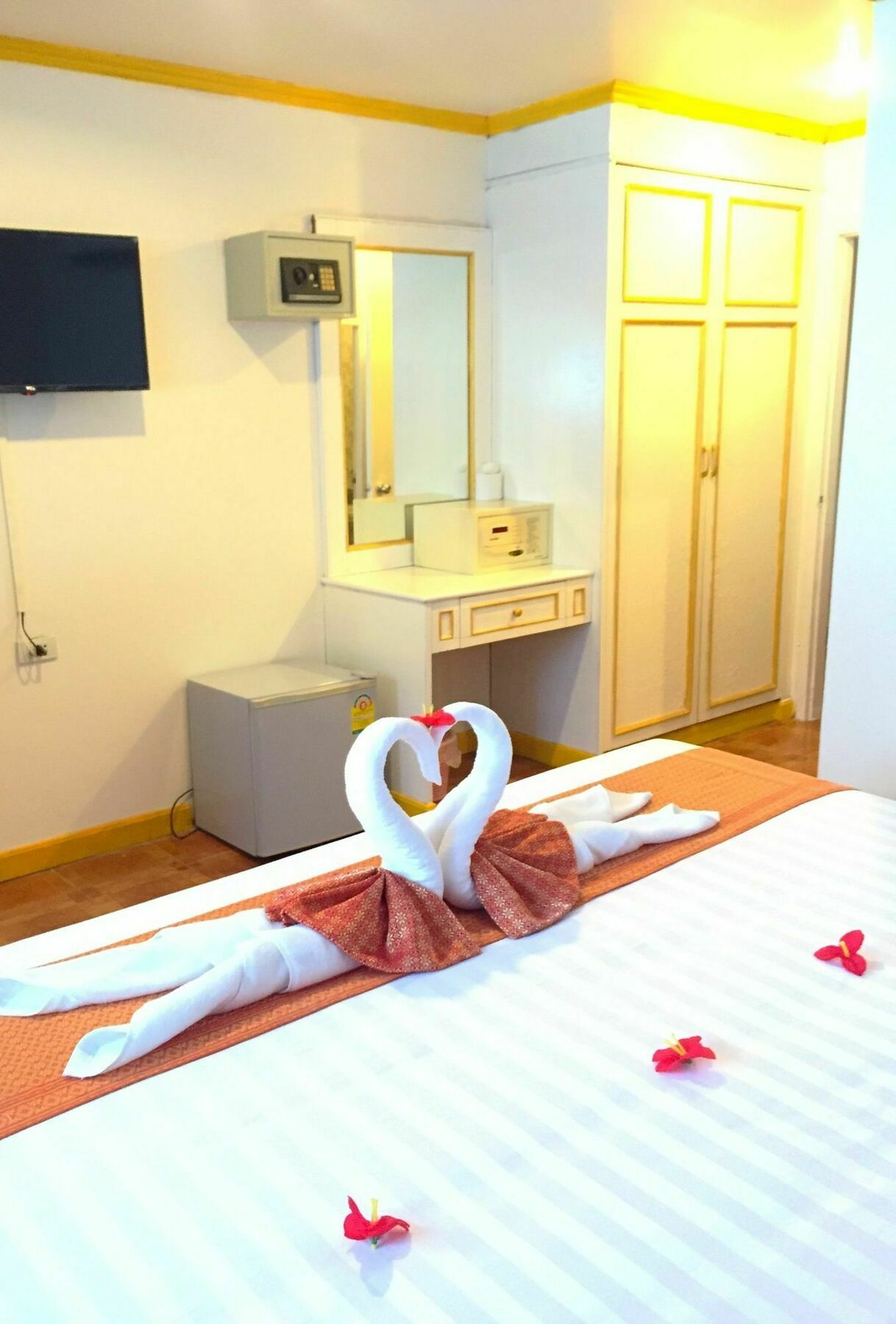 Phi Phi K House Hotel Bagian luar foto