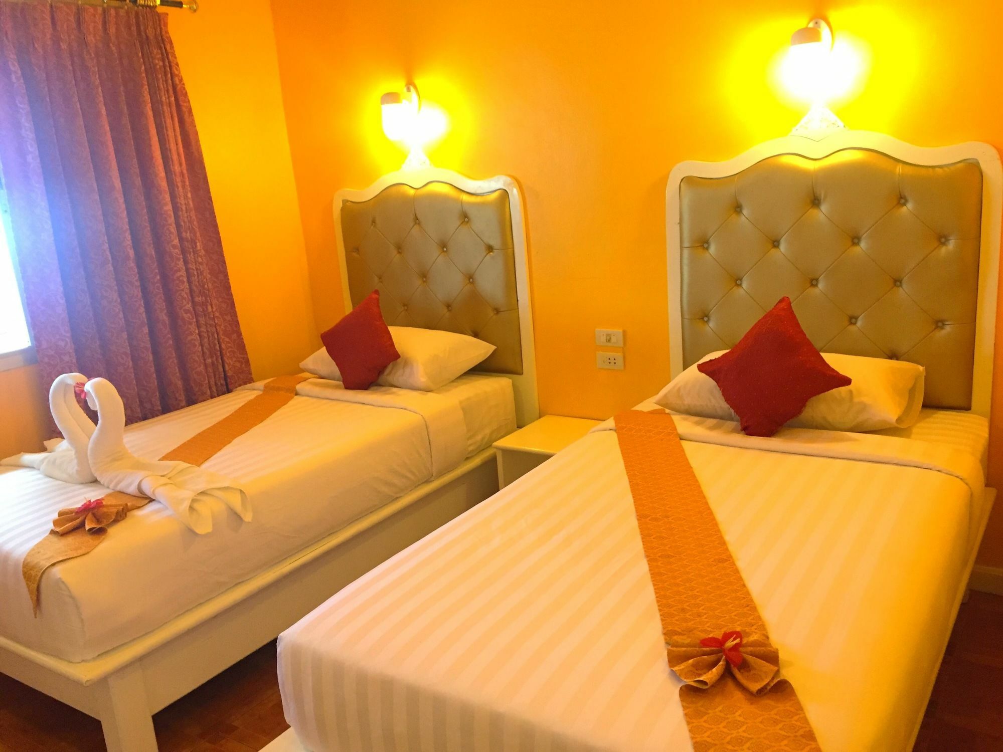 Phi Phi K House Hotel Bagian luar foto